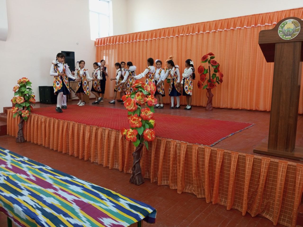 Shovot tumani 15-maktabda o'tkazilgan Ustozlar kuniga bag'ishlangan tadbirdan lavhalar